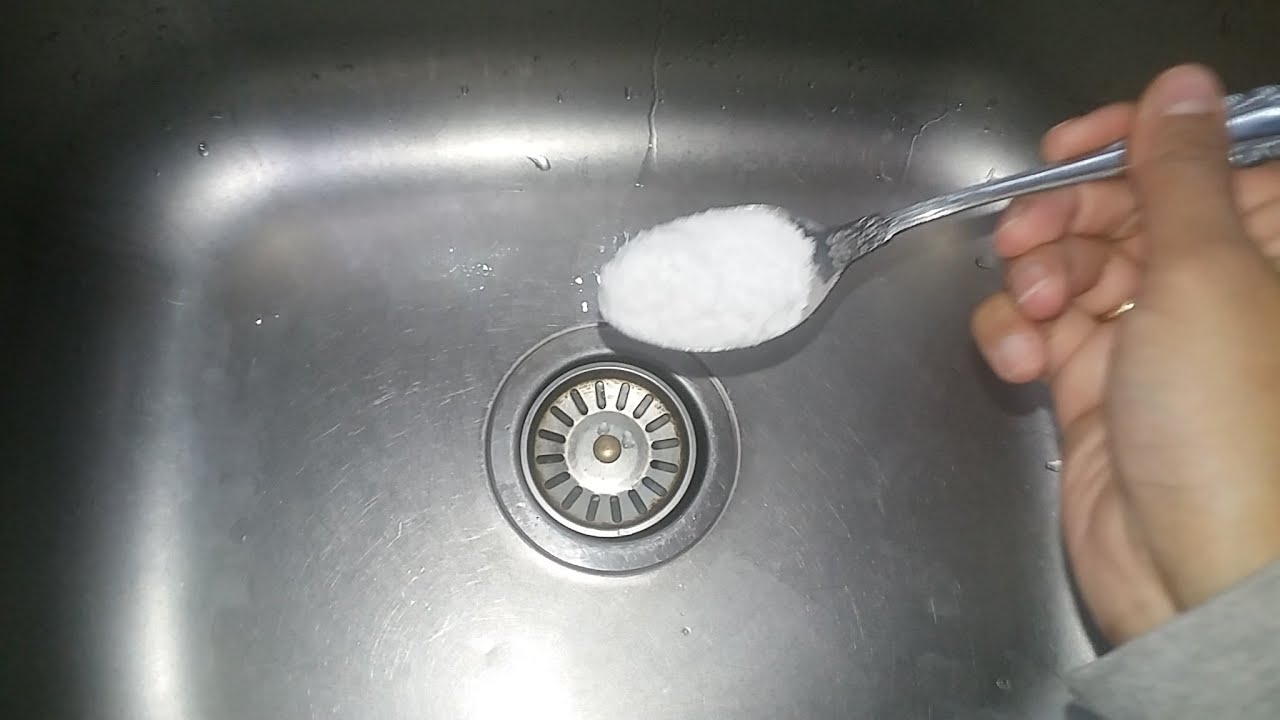 طريقة لتسليك الحوض باستخدام الملح