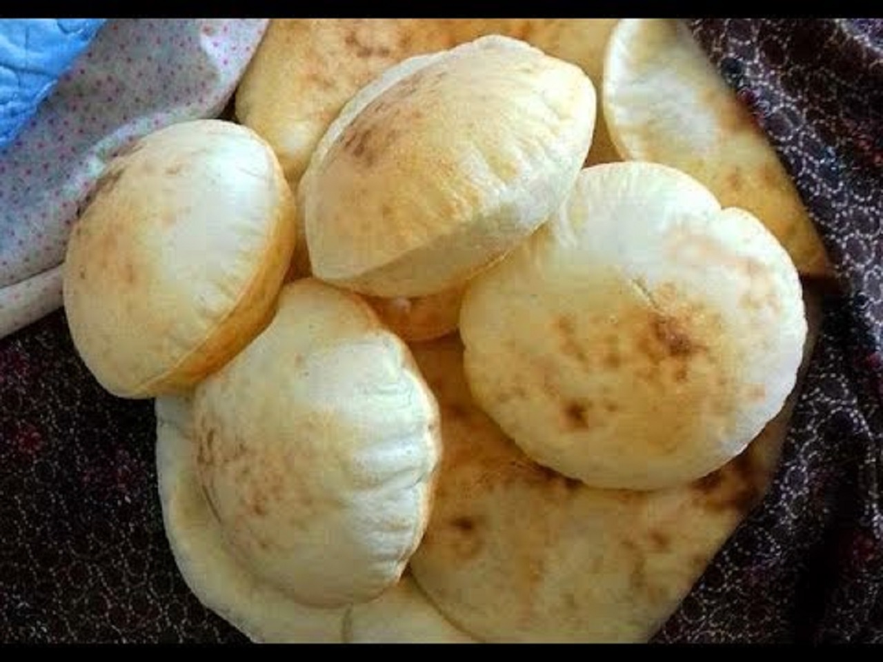 مكونات عمل الخبز المصري