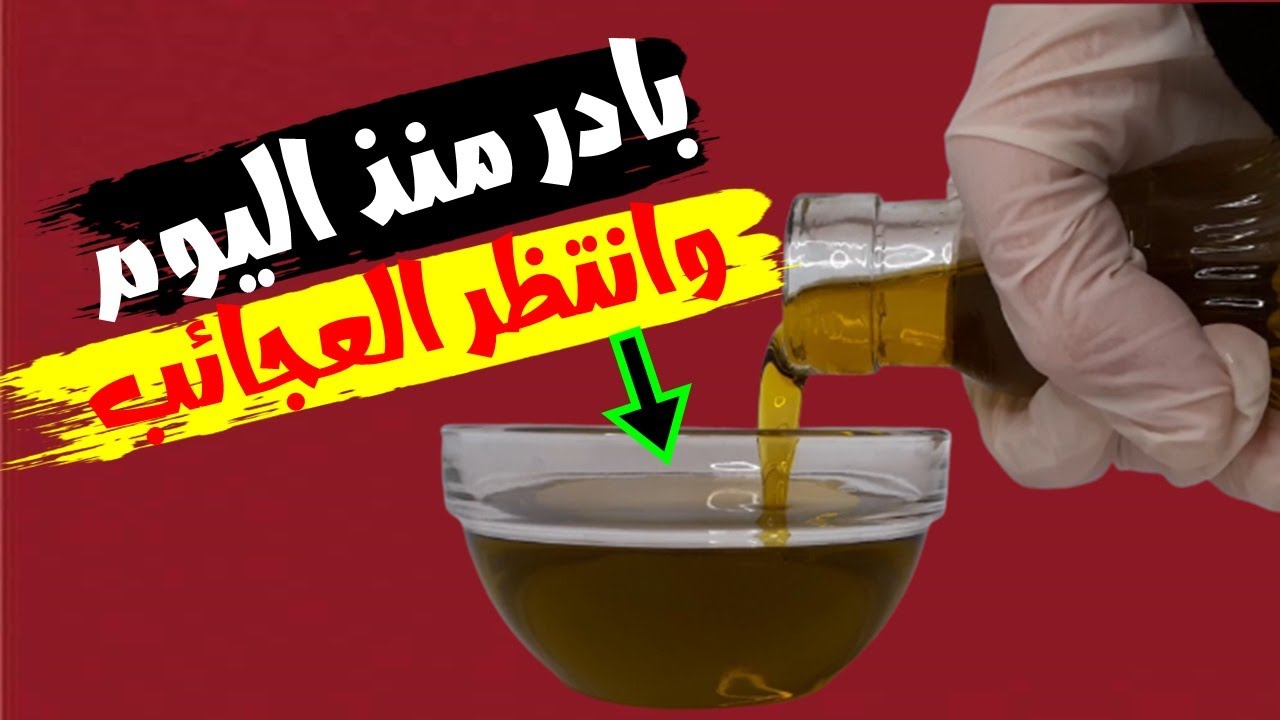 ملعقة زيت الزيتون على كيس خميرة