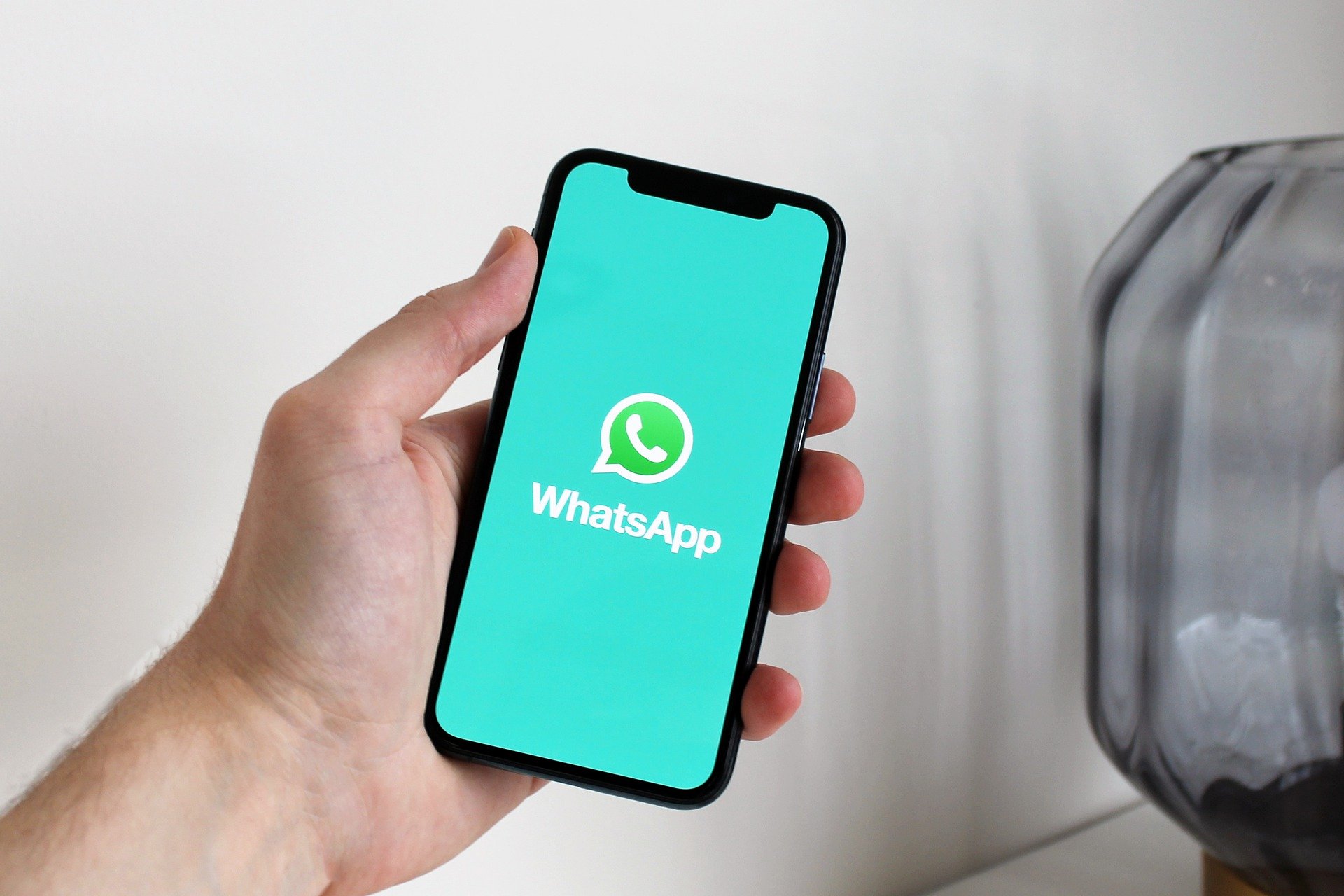 إخفاء دردشة WhatsApp