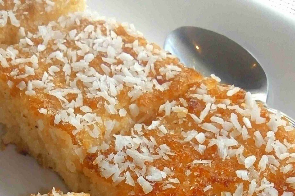 بكوب من مبشور جوز الهند اصنعي كيكة جوز الهند بطريقة جدتي