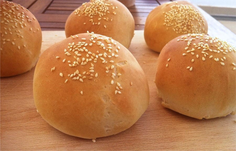 طريقة عمل خبز الكايزر