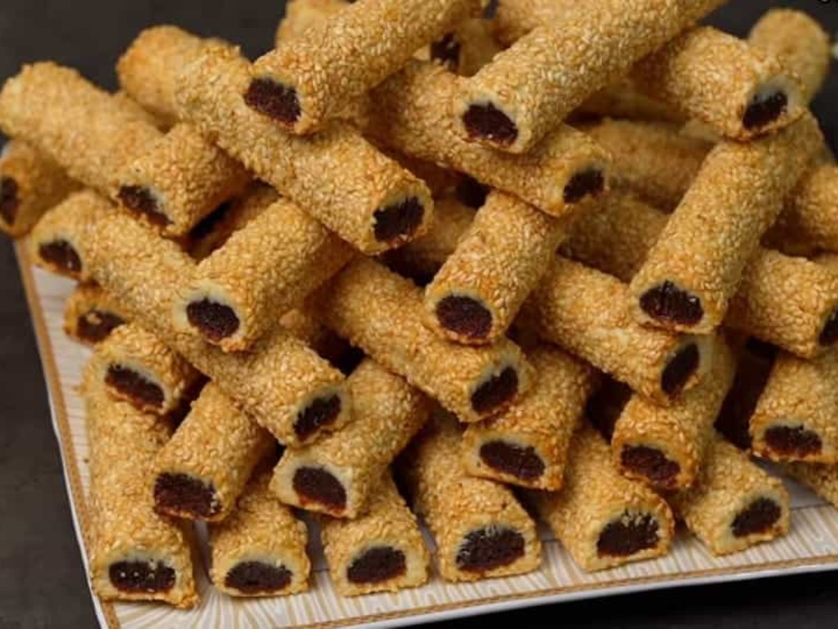 بطعم مقرمش وشهي اعملي أصابع العجوة اللذيذة لكي ولأولادك