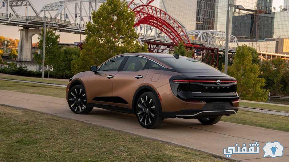 ما مواصفات Toyota Crown الشكلية؟
