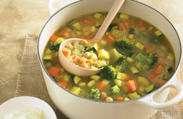 أفضل اختيار على الافطار.. طريقة عمل شوربة الخضار اللذيذة بطعم مميز كأنكِ لم تتذوقيها من قبل