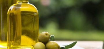 فوائد زيت الزيتون والليمون على الريق وفق أحدث الدراسات