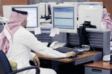 ماذا يفعل الموظف عند زيادة ساعات العمل في شهر رمضان؟ الموارد البشرية تجيب