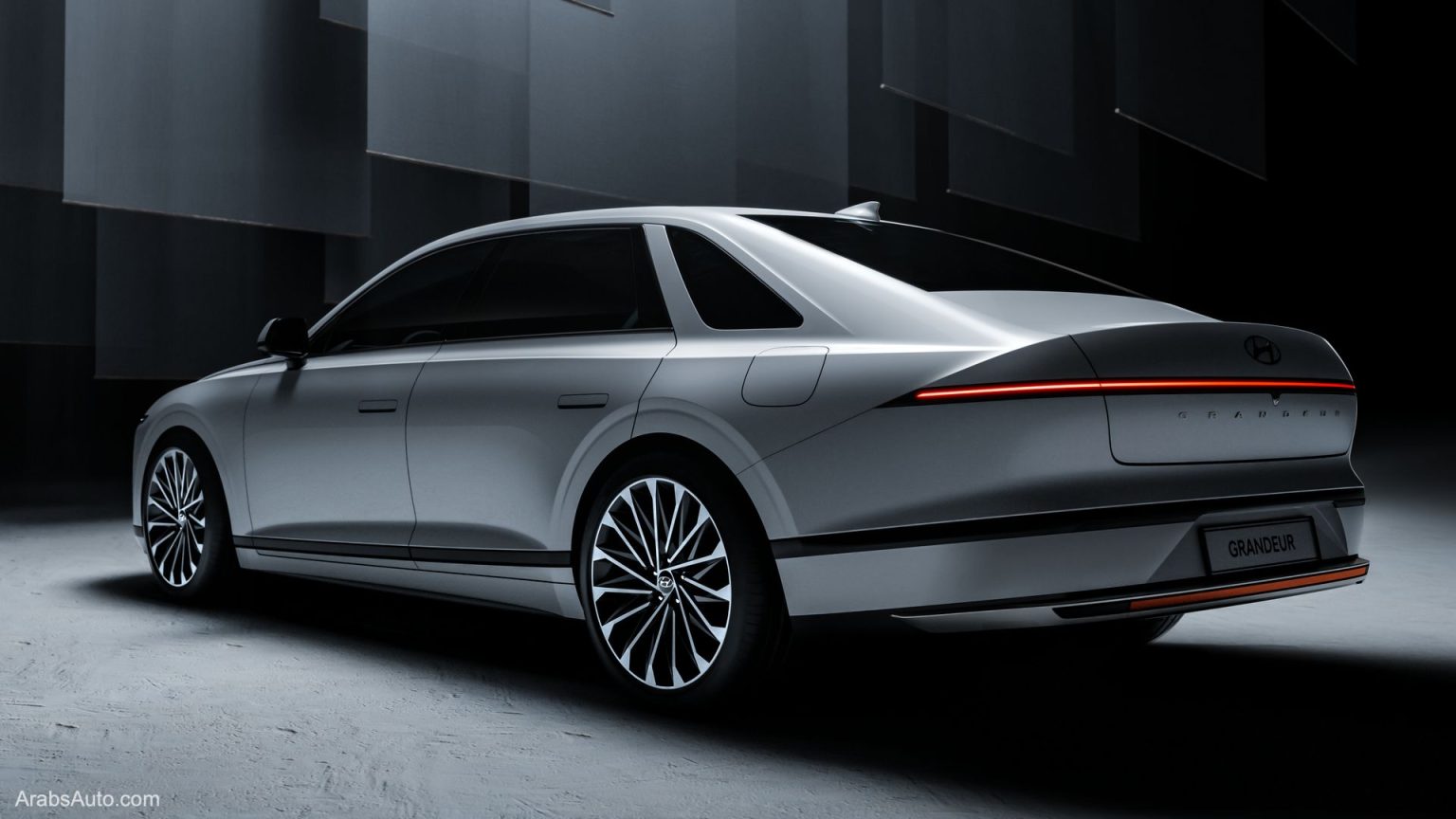 أحدث إنتاجات شركة هيونداي مواصفات وسعر ازيرا 2024 Hyundai Azera الجديدة