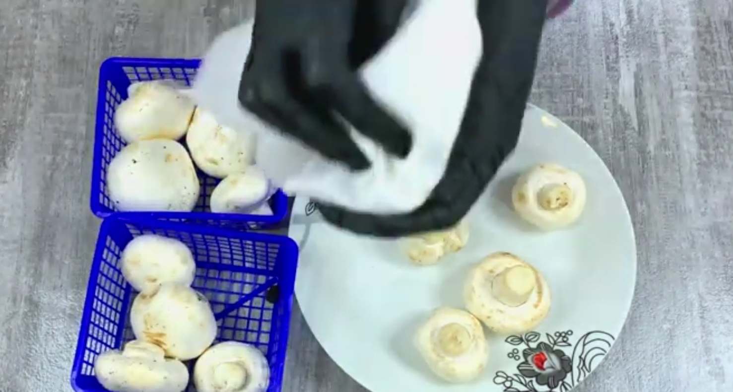 طريقة شوربة الفطر بالدجاج والكريمة