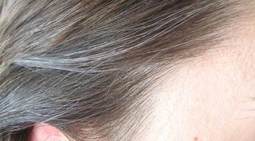وصفة طبيعية لصبغ الشعر الأبيض والقضاء على الشيب المبكر