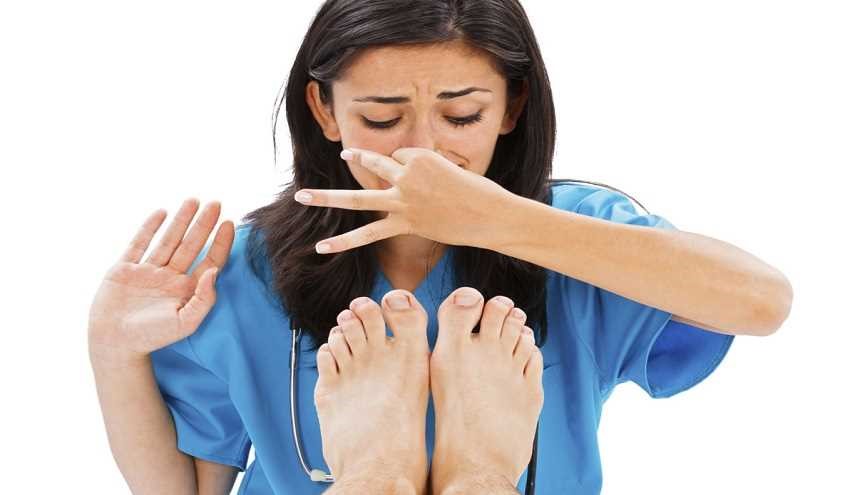 رائحة عطرة تدوم طويلًا… تخلصي من رائحة القدم الكريهة مع تلك النصائح الذهبية