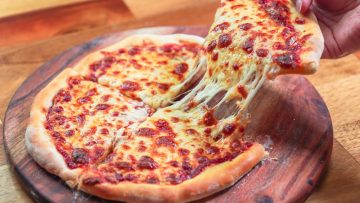 طريقة بيتزا مارجريتا الايطالية بالنكهة الاصلية للمطاعم