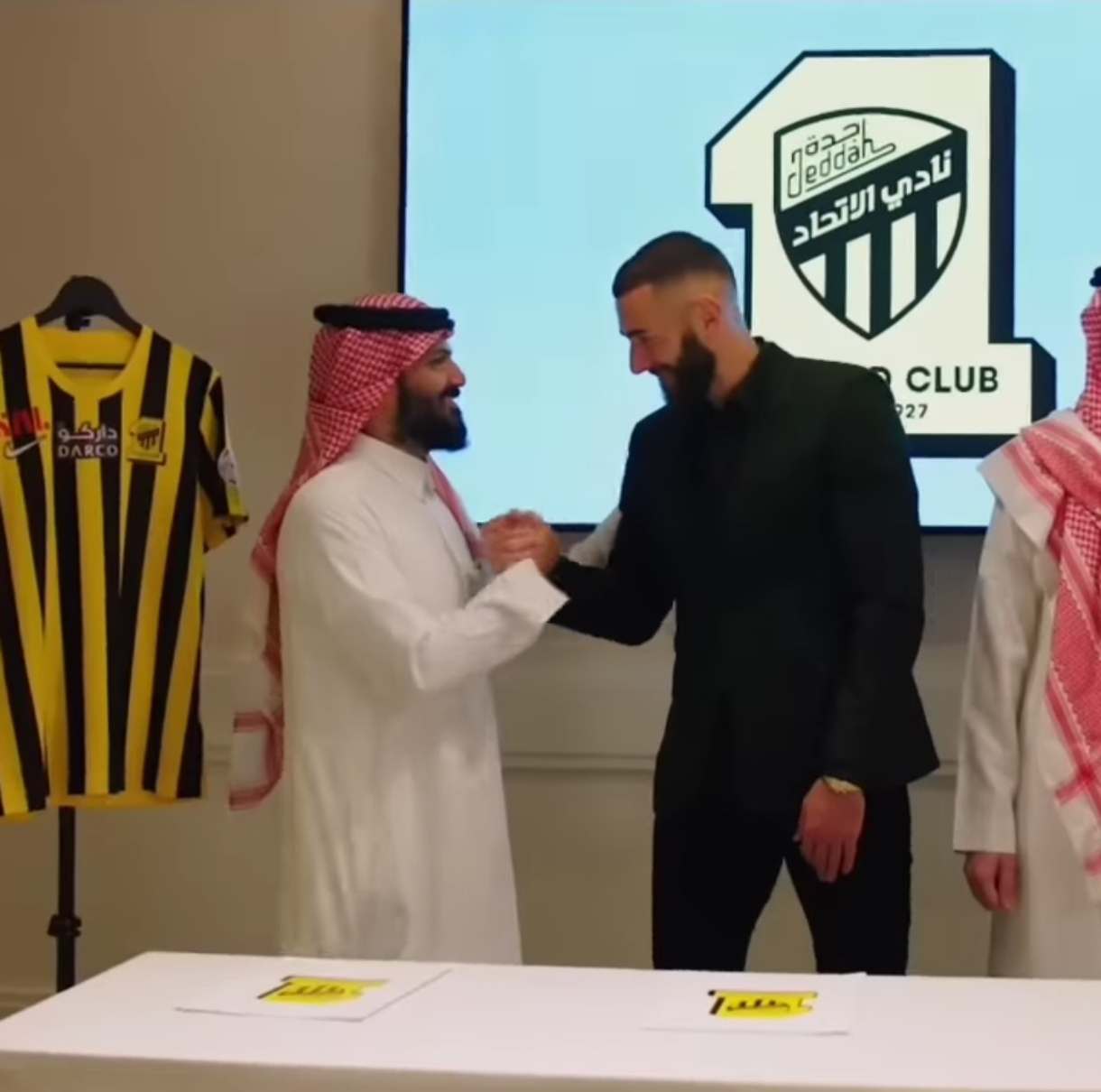 كم راتب كريم بنزيما مع نادي الاتحاد