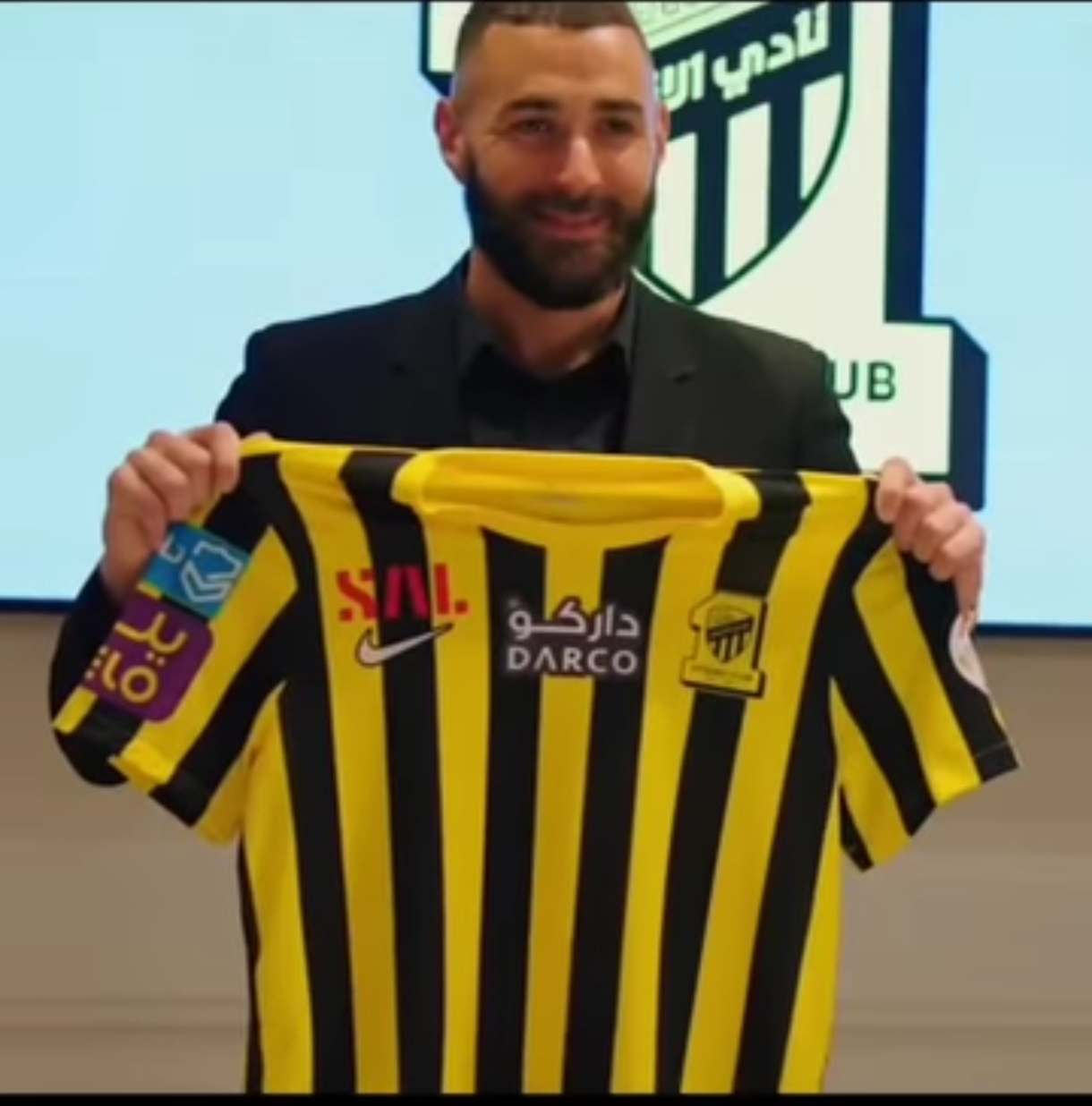 كم راتب كريم بنزيما مع نادي الاتحاد