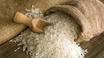 لماذا يجب غسل الأرز جيدًا قبل طهيه