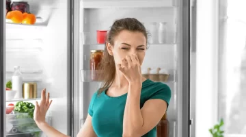 طريقة مذهلة ازالة الروائح الكريهة من الثلاجة والفريزر والنتيجة مفاجأة