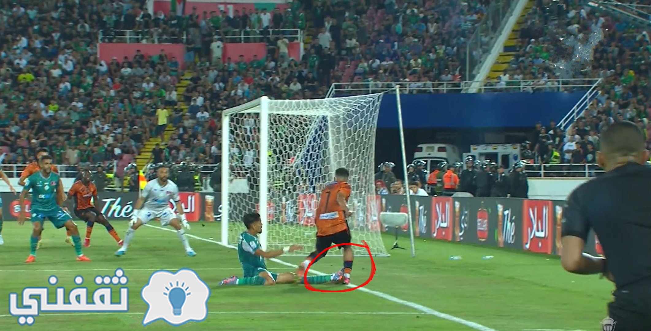لقطة ركلة الجزاء الصحيحة لنهضة بركان أمام الرجاء الرياضي في نهائي كأس العرش المغربي