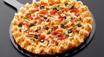 طريقة عمل بيتزا الطاسة باللحمة المفرومة