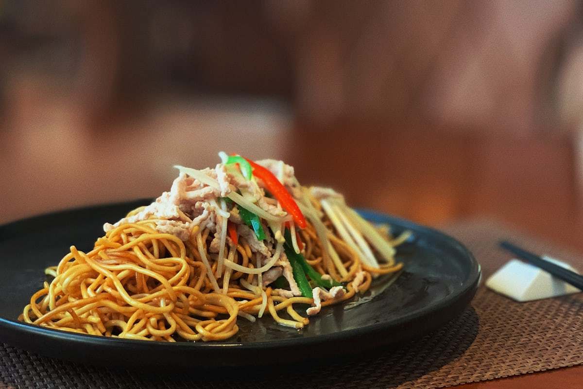 طريقة عمل نودلز بالدجاج والخضار