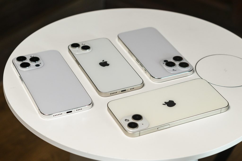 توقعات سعر ايفون 15 بالدولار بعد أن كشفت أبل عن مواصفات هاتفها الجديد iPhone 15