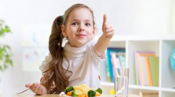 كيف يمكن تشجيع الأطفال على تناول الغذاء الصحي؟