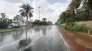 مركز الأرصاد الجوية السعودي يحذر المواطنين من سقوط أمطار