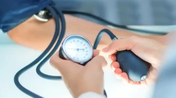 كيفية الوقاية من ارتفاع ضغط الدم .. أعراضه وطريقة تشخيصه