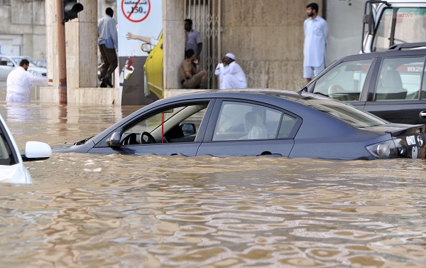 نصائح للوقاية من الصعق بالكهرباء خلال هطول الأمطار