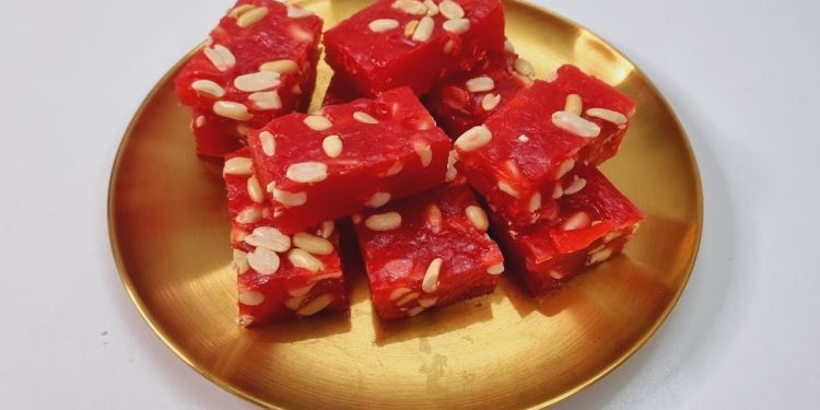 أعظم حلاوة مولد…طريقة تحضير الملبن القرمزي في المنزل بالفول السوداني