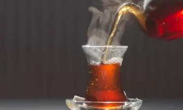 كيف يؤثر الشاي على صحتك؟ كل ما تريد معرفته عن أنواعه وفوائده وأضراره